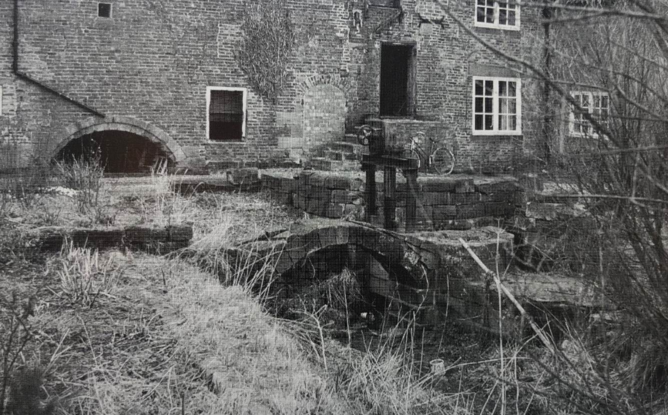 An old brick building
Description automatically generated